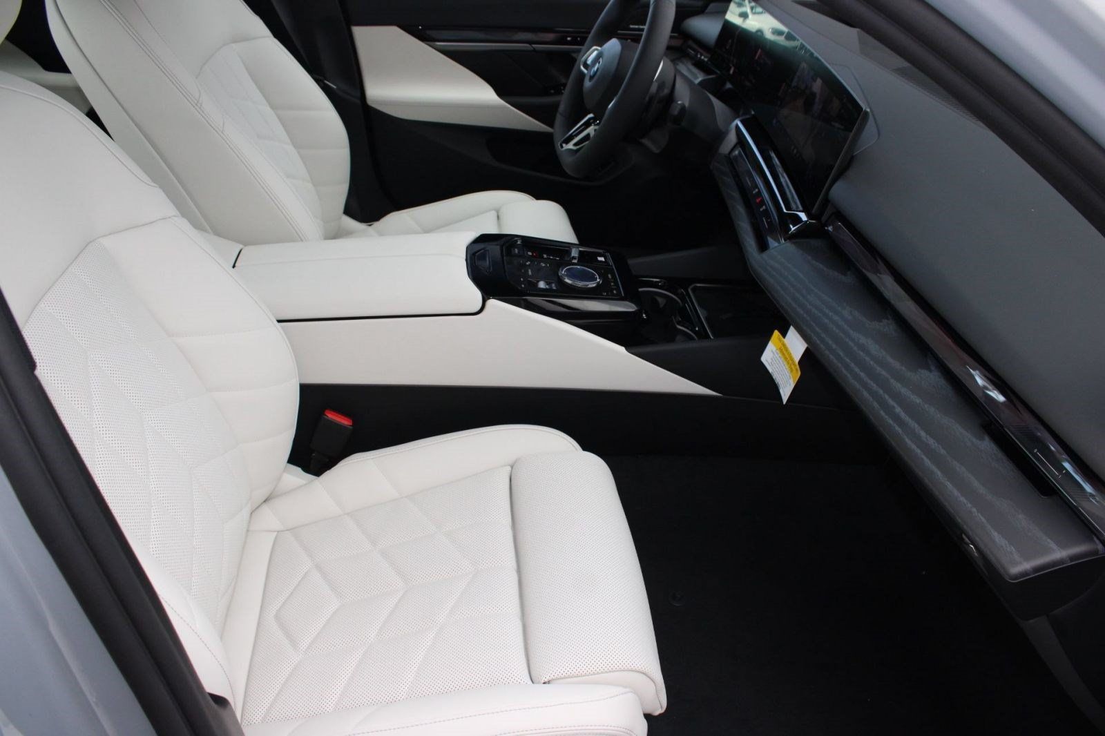 Used 2026 BMW 530i w/ M Sport Package RWD image 25