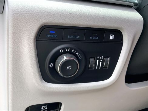 Used 2022 Jeep Grand Cherokee Overland w/ Advanced Protech Group III AWD/4WD image 34