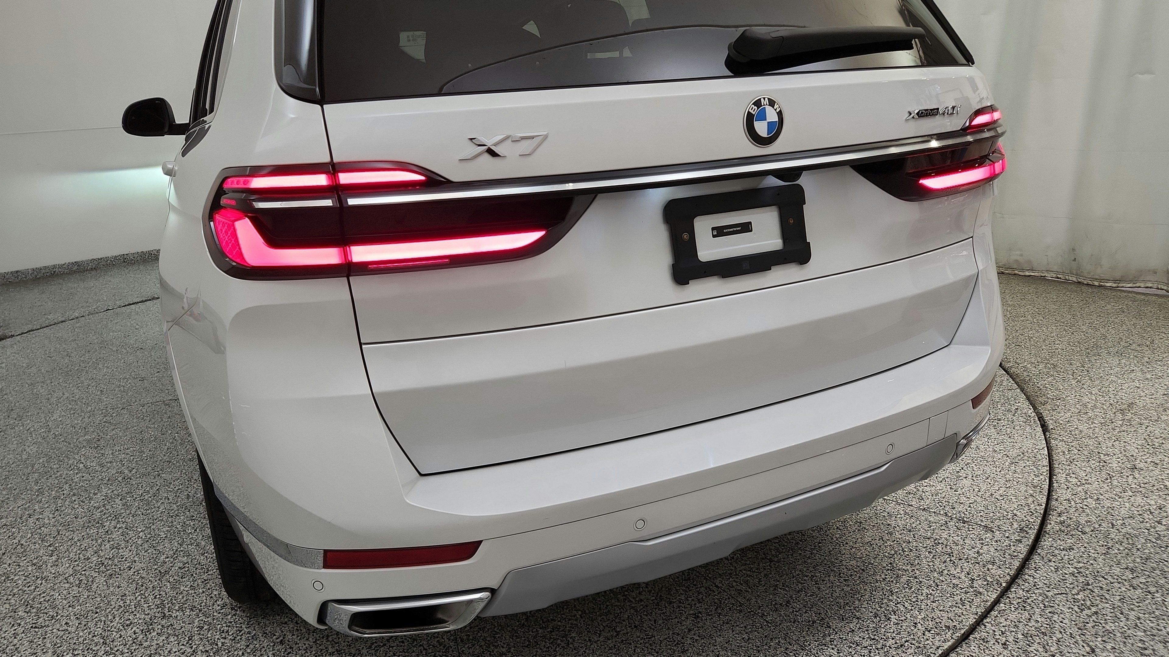 Used 2026 BMW X7 xDrive40i w/ Premium Package AWD/4WD image 34