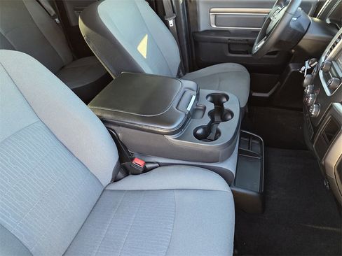 Used 2022 RAM 1500 Classic SLT image 11