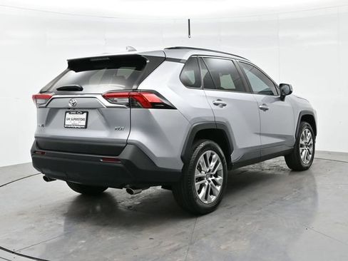 Used 2022 Toyota RAV4 XLE Premium image 3