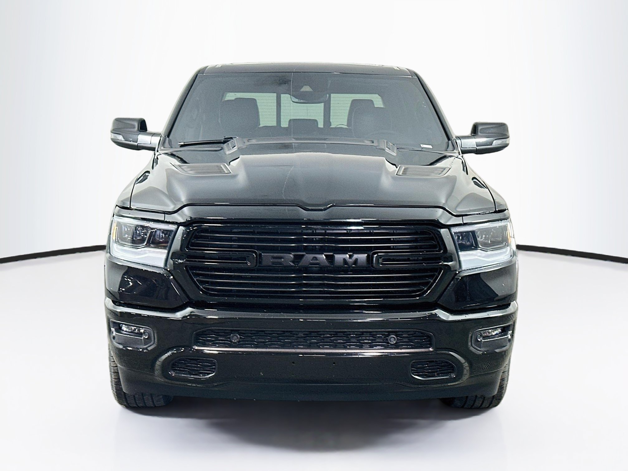 Used 2023 RAM 1500 Laramie AWD/4WD image 2
