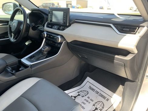 Used 2021 Toyota RAV4 XLE Premium image 28