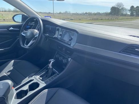 Used 2024 Volkswagen Jetta SE image 15