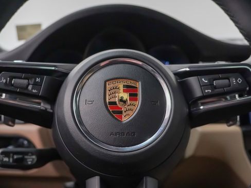 Certified 2022 Porsche Macan image 27