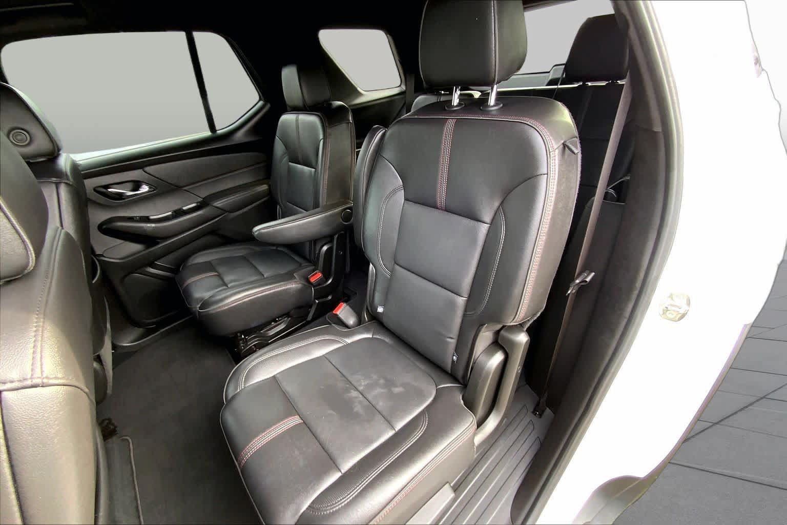 Used 2023 Chevrolet Traverse RS FWD image 20