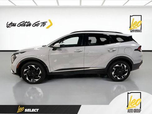 Used 2025 Kia Sportage SX image 8
