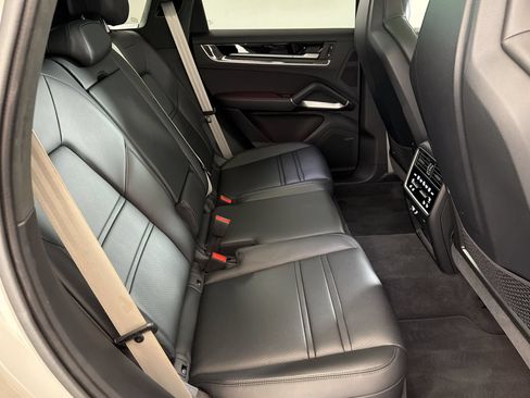 Certified 2026 Porsche Cayenne GTS AWD/4WD image 31