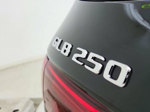 Used 2025 Mercedes-Benz GLB 250 4MATIC w/ Exclusive Package image 34
