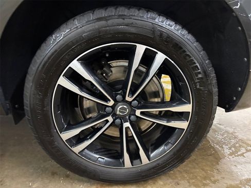 Used 2019 Volvo XC60 T8 Momentum w/ Premium Package image 34