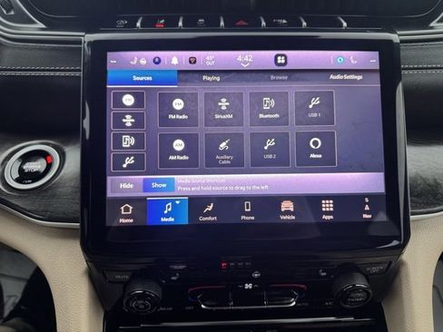 Certified 2025 Jeep Grand Cherokee Limited image 15