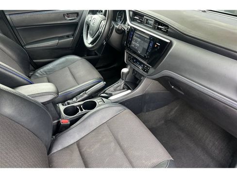 Used 2017 Toyota Corolla SE w/ SE Premium Package FWD image 16