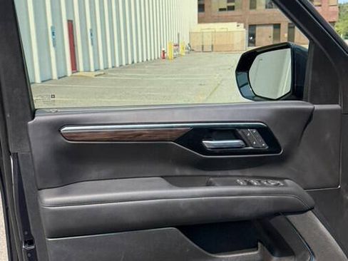 Used 2025 Chevrolet Tahoe LT RWD image 37