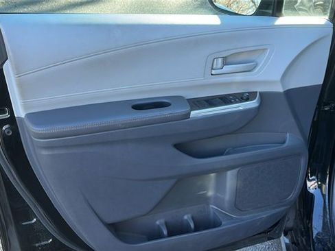 Certified 2023 Toyota Sienna LE image 9