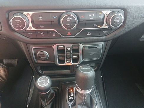 New 2025 Jeep Gladiator Sport image 33