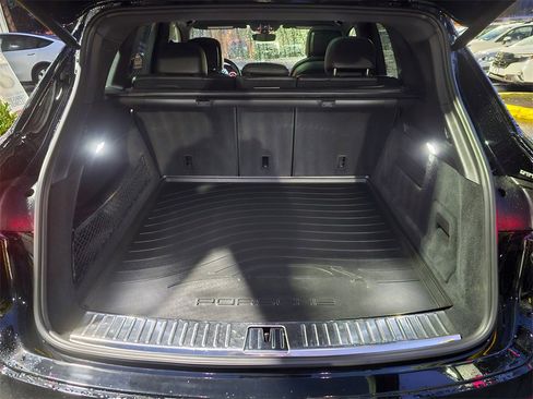 Used 2022 Porsche Cayenne image 14
