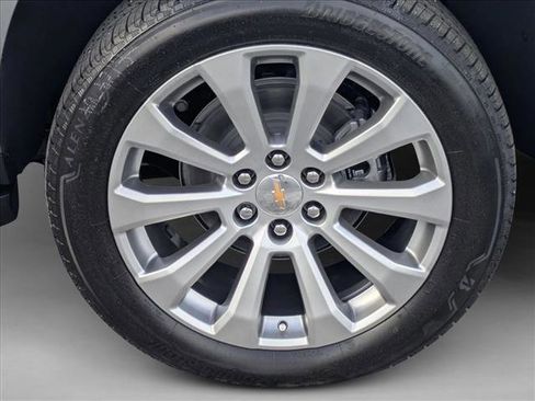 New 2026 Chevrolet Suburban Premier RWD image 10