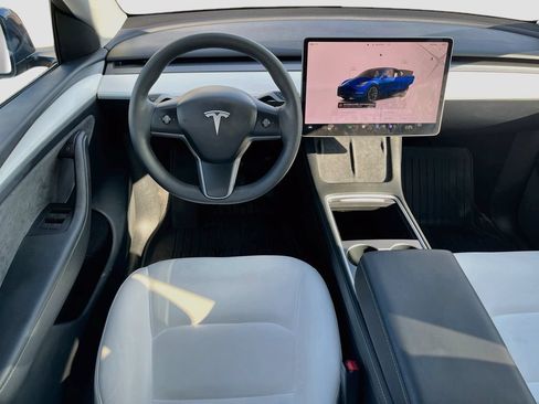 Used 2023 Tesla Model Y Long Range AWD/4WD image 23