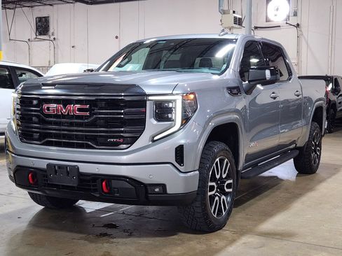 Used 2024 GMC Sierra 1500 AT4 w/ Technology Package AWD/4WD image 4