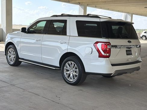Used 2021 Ford Expedition XLT RWD image 2