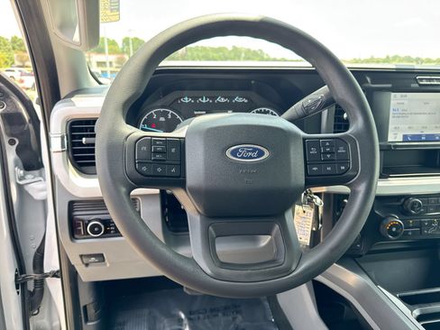 Used 2025 Ford F250 XLT w/ FX4 Off-Road Package AWD/4WD image 14