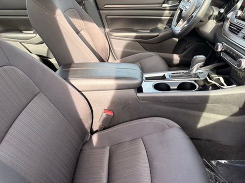 Certified 2024 Nissan Altima 2.5 SV FWD image 11