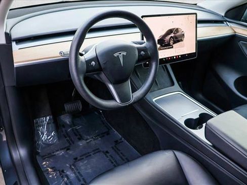 Used 2023 Tesla Model Y Long Range image 10