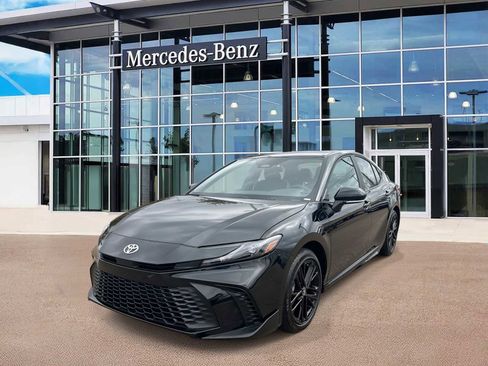 Used 2026 Toyota Camry SE image 1