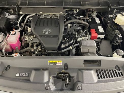 Used 2023 Toyota Highlander LE FWD image 19