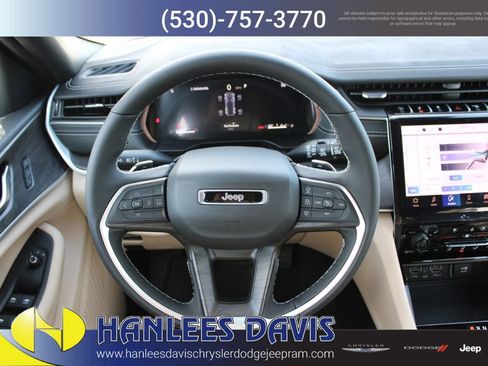 New 2025 Jeep Grand Cherokee Limited w/ Luxury Tech Group II AWD/4WD image 18