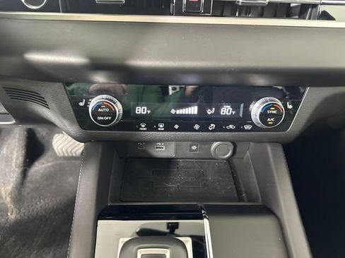 Used 2024 Mitsubishi Outlander SE Black Edition image 23