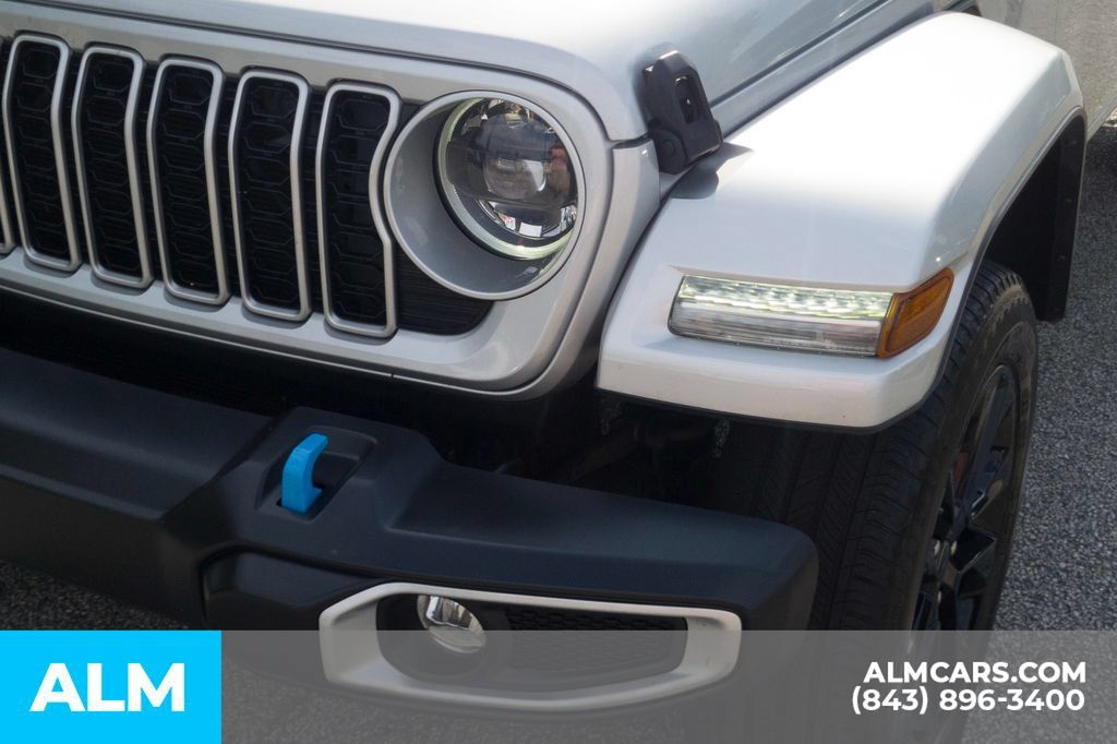 Used 2024 Jeep Wrangler Unlimited Sahara AWD/4WD image 11