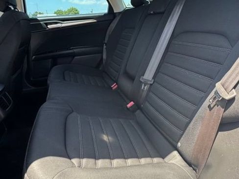 Used 2013 Ford Fusion SE FWD image 10