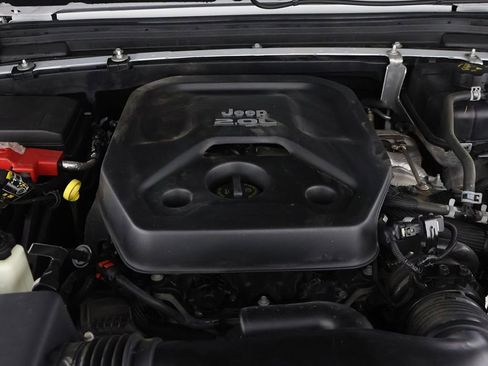Used 2023 Jeep Wrangler Unlimited Sahara AWD/4WD image 19