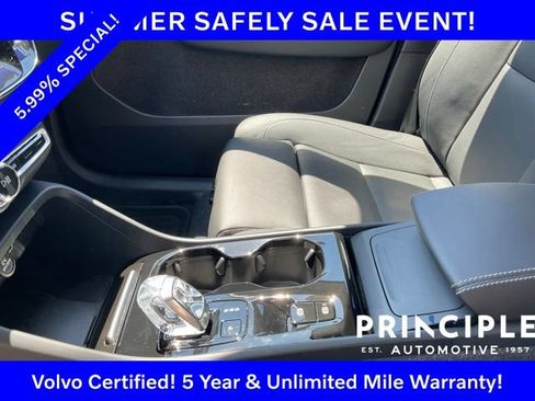 Certified 2025 Volvo XC40 B5 Plus w/ Protection Package Premier AWD/4WD image 17