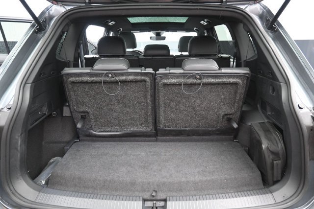 Used 2023 Volkswagen Tiguan SE R-Line FWD image 31