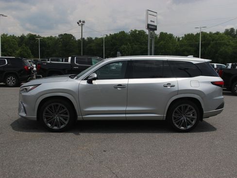 Used 2026 Lexus TX 550h AWD Plug-In Hybrid w/ Technology Package image 4