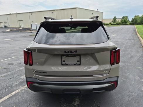 Certified 2025 Kia Sorento SX Prestige w/ Olive Brown Leather Package AWD/4WD image 9