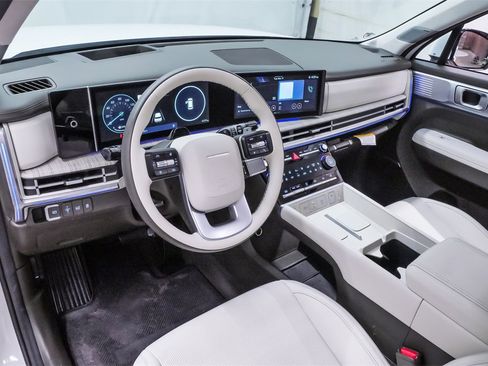 Used 2025 Hyundai Santa Fe Calligraphy image 2