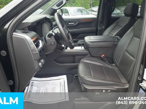 Used 2025 GMC Yukon XL Denali RWD image 16