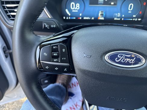 Certified 2025 Ford Escape Platinum AWD/4WD image 31