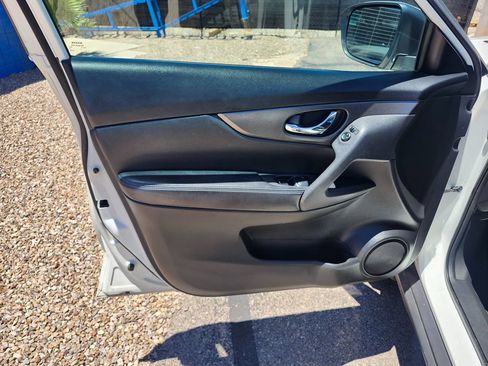 Used 2015 Nissan Rogue SV w/ SV Moonroof Package AWD/4WD image 14
