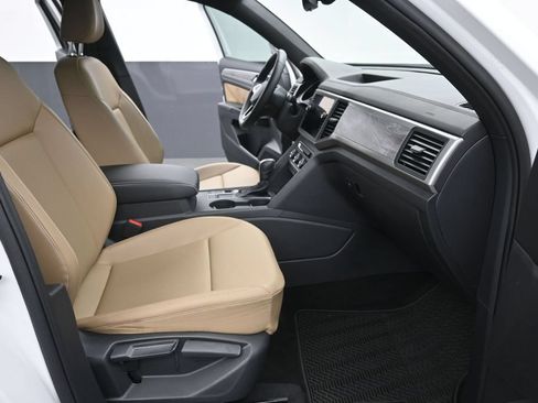 Used 2020 Volkswagen Atlas Cross Sport SE FWD image 16