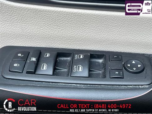 Used 2023 Chrysler Pacifica Touring-L FWD image 33