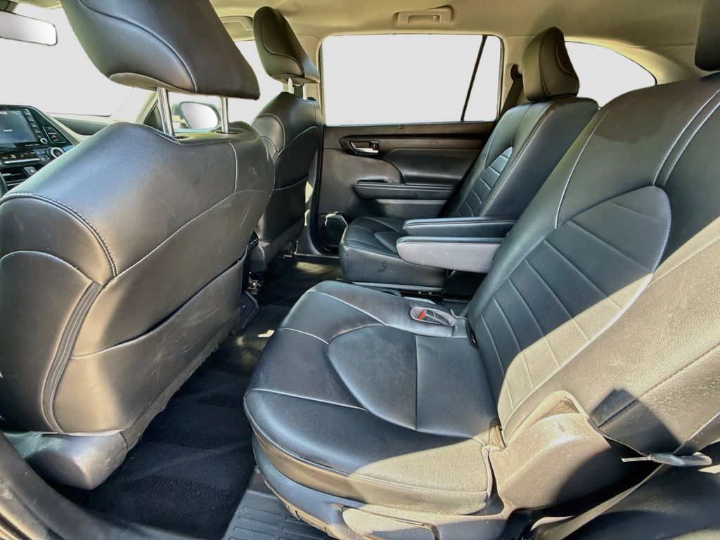 Used 2022 Toyota Highlander XLE AWD/4WD image 27