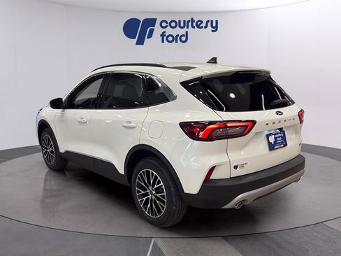 Used 2024 Ford Escape SE image 4