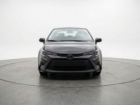 Used 2025 Toyota Corolla LE FWD image 2