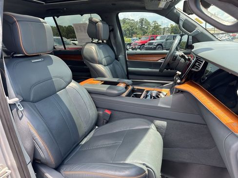 Used 2022 Jeep Grand Wagoneer Series II w/ Convenience Group III image 38