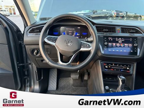Certified 2022 Volkswagen Tiguan SE w/ Panoramic Sunroof Package image 25