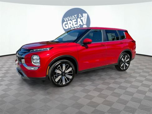 New 2025 Mitsubishi Outlander SE image 3